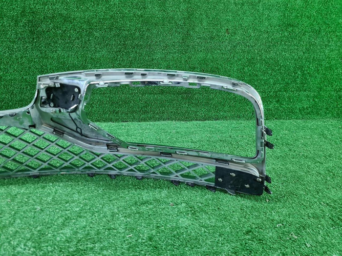 Решетка переднего бампера правая Bentley Flying Spur 2 (2019-н.в.)