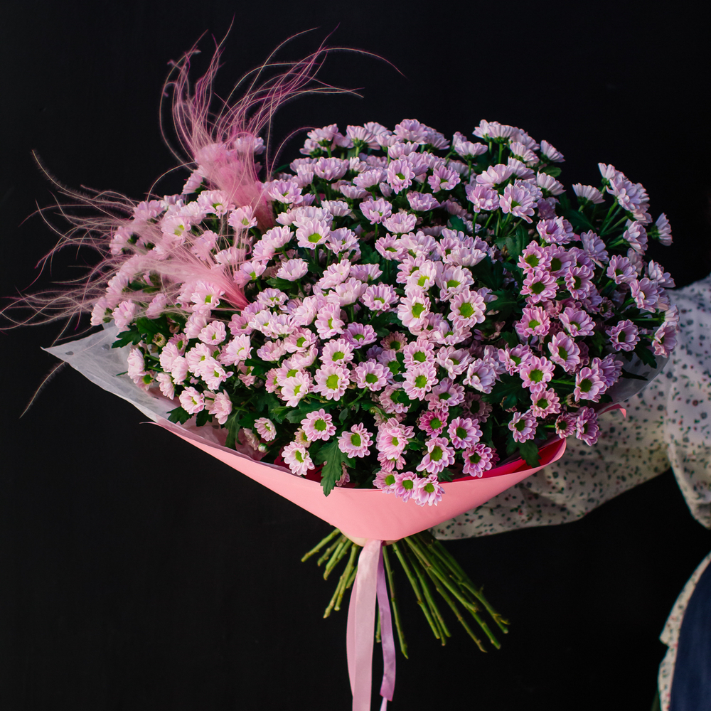 8. Милый стойкий букет из розовых ромашек