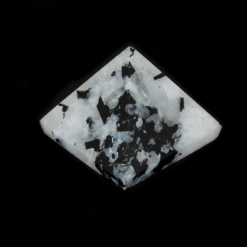 Пирамида беломорит асс.