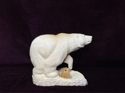 "Медведь с нерпой"