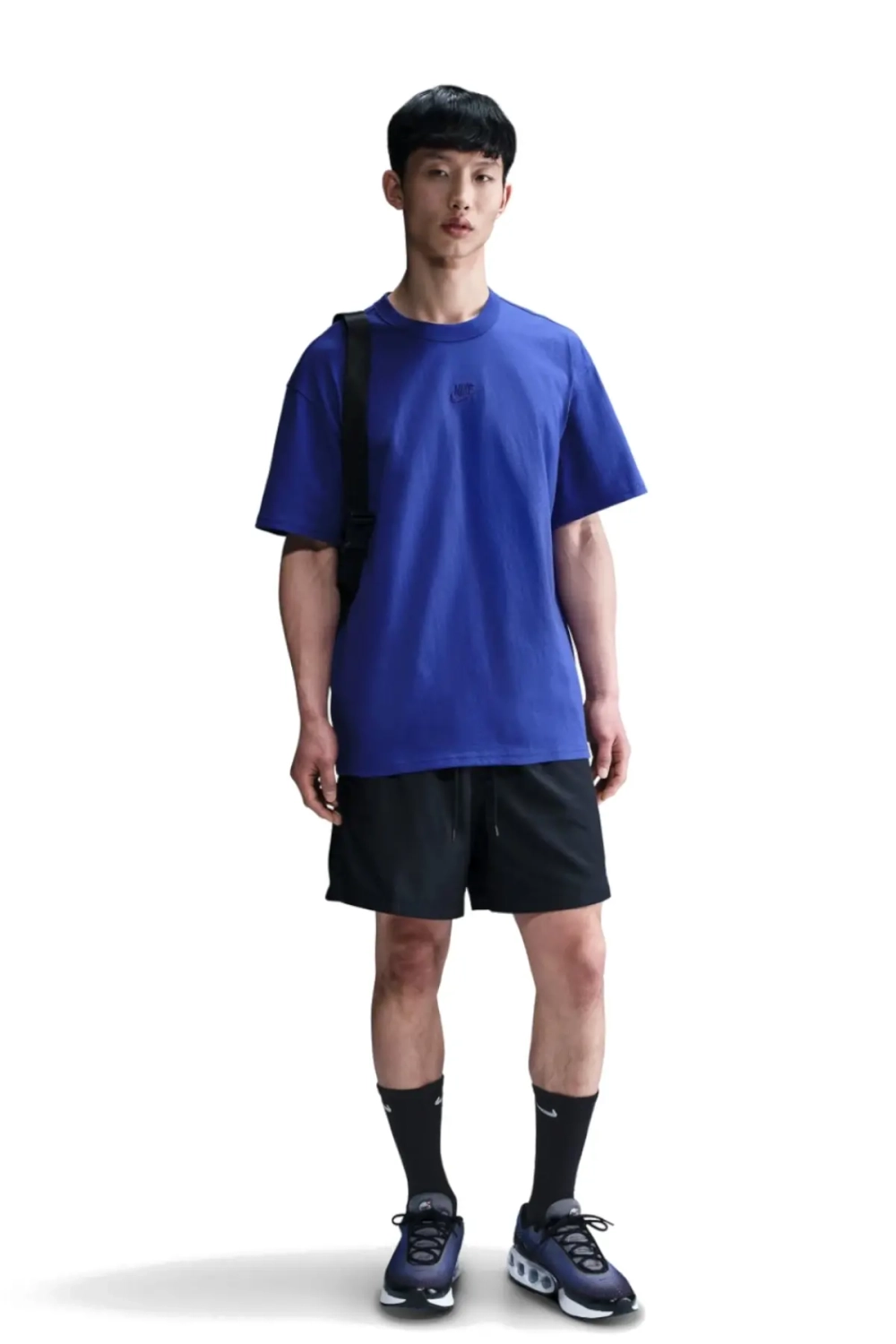 Футболка Nike Sportswear Premium Essentials - синий