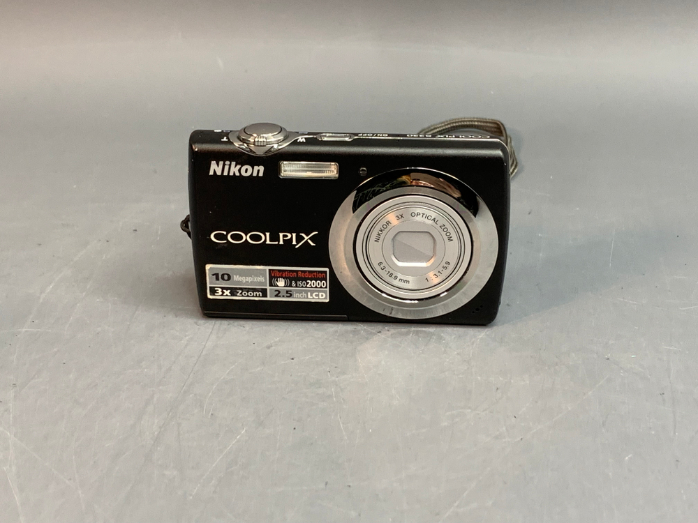 Nikon Coolpix S220