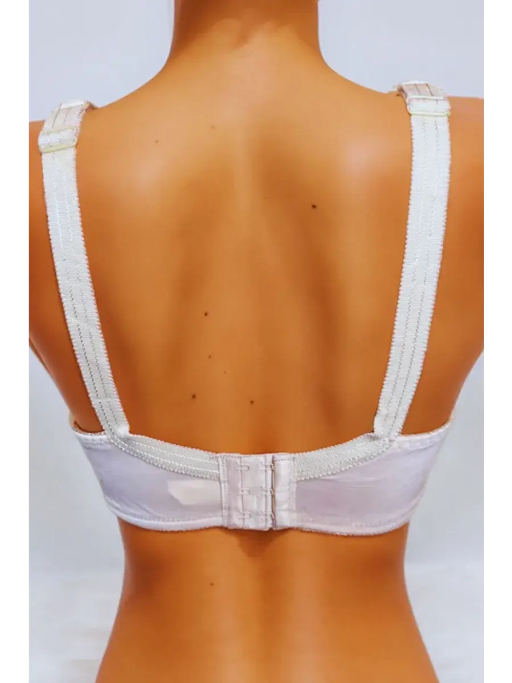 Франзуская модель бюстгальтера большие размеры с косточками