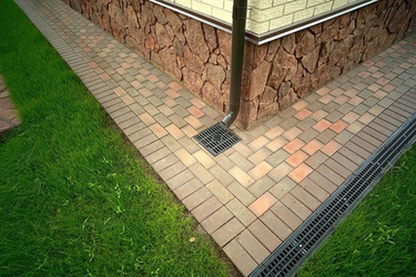 Отмостка из тротуарной плитки