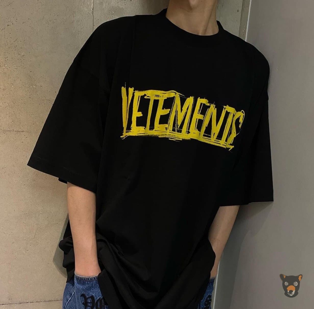 Футболка Vetements "World Tour"