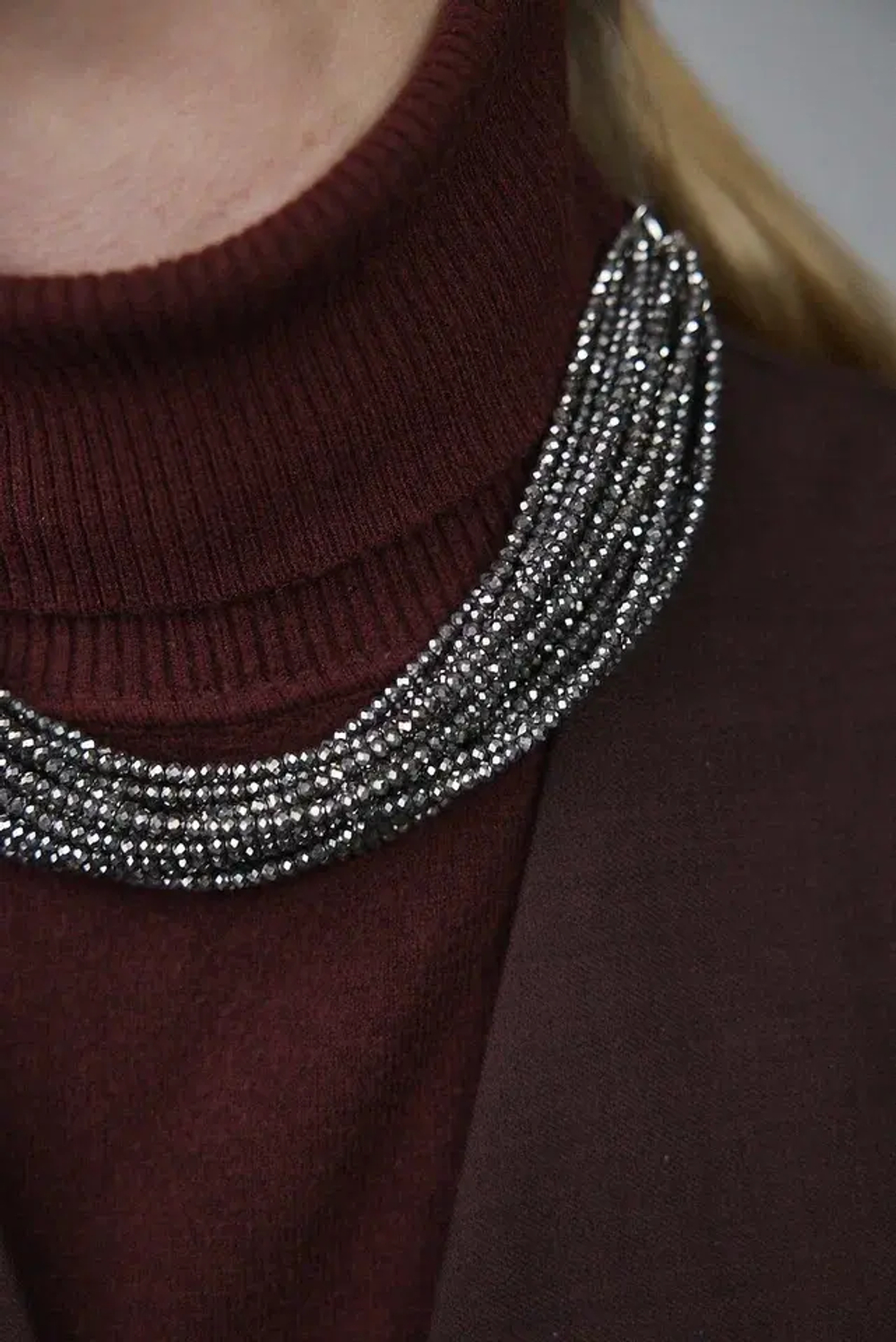 Колье из венецианского бисера в стилистике Br.Cucinelli на кожаной застежке, цвет марказит, Корея