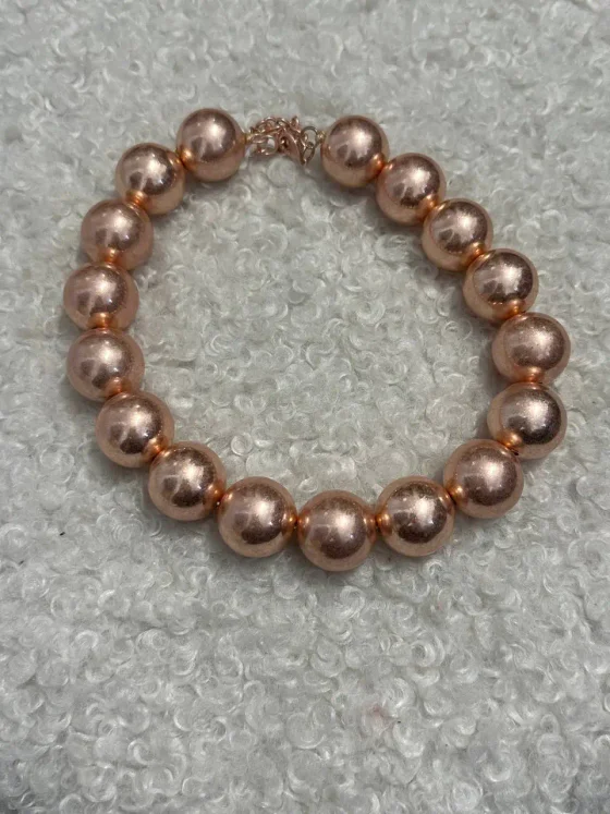 Большие розовые бусы