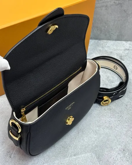Сумка Louis Vuitton Pont 9 Soft PM черный