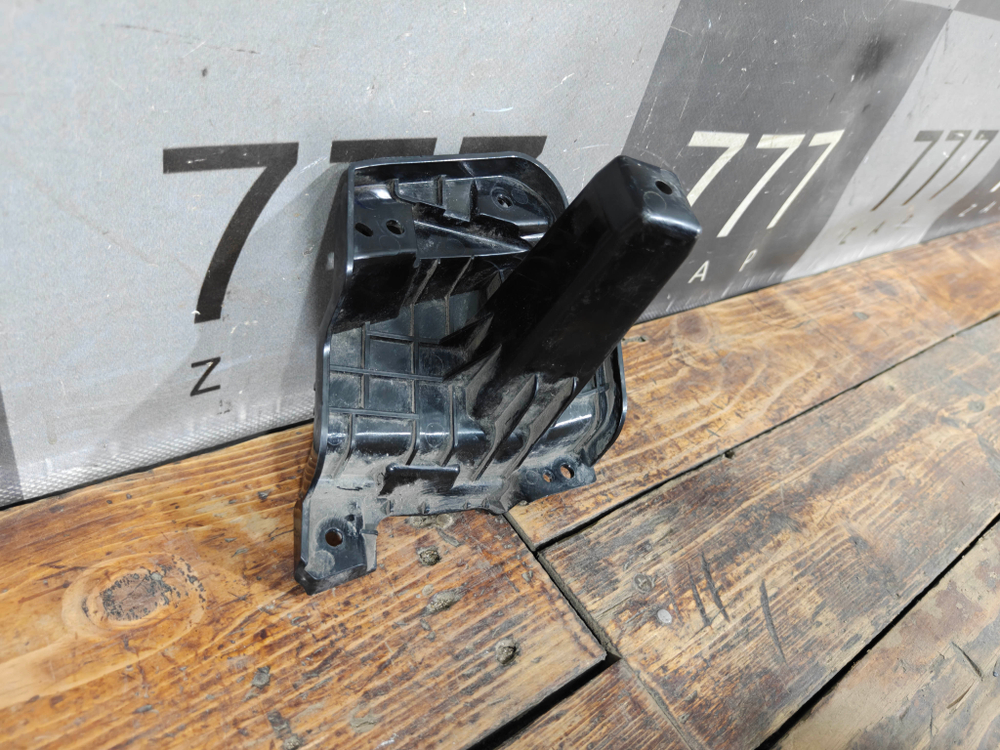 Кронштейн решетки радиатора правый GAC M8 23-нв Б/У Оригинал 7110222CMV0000