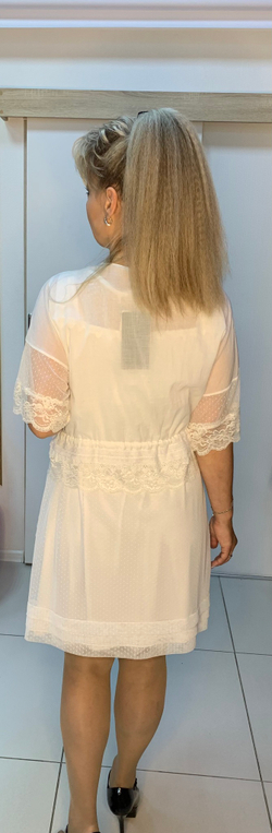 Нарядная белая двойка с кружевами и шитьем