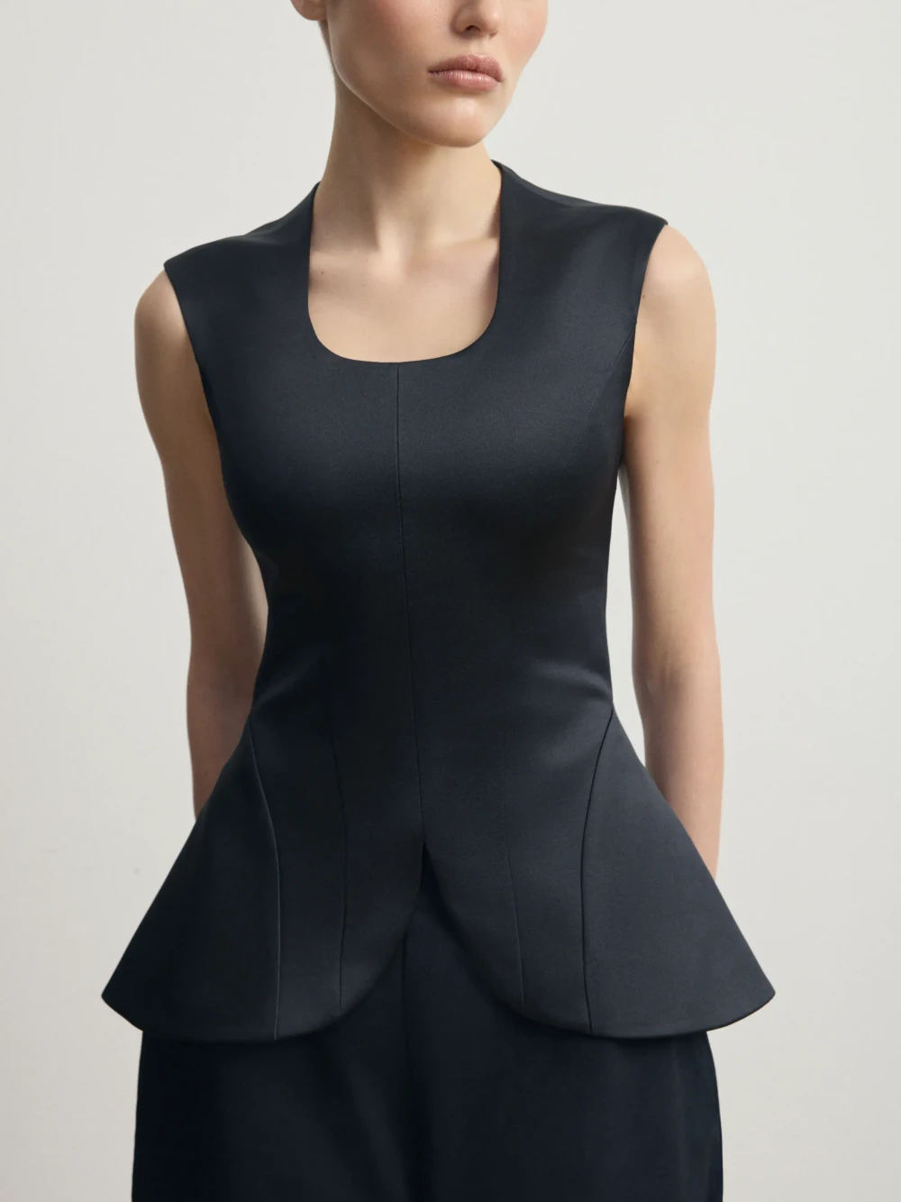 Черный корсетный топ из атласа 