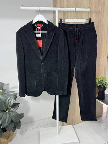 Вельветовый костюм Isaia