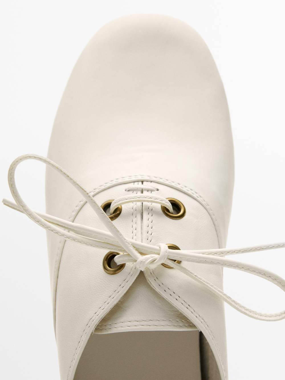 Massimo Dutti Мягкие кожаные туфли на шнуровке, белый