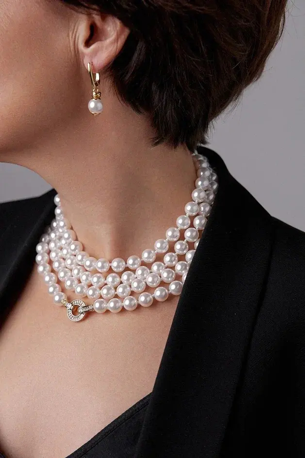 Нить 160 см кремового жемчуга Swarovski диаметром 1 см с золотой застежкой из цирконов