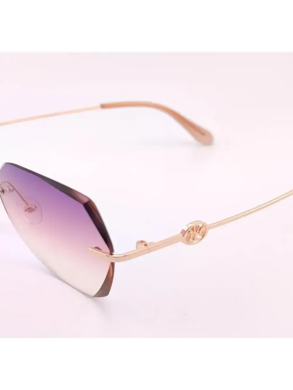 Очки солнцезащитные