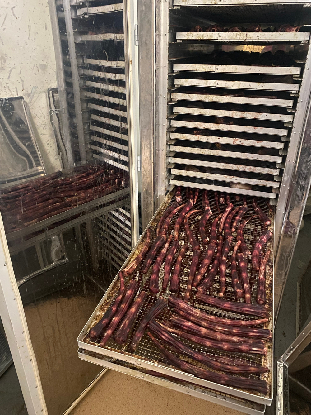 Хвосты говяжьи (палочки) (сушеное лакомство) (цена за 100гр)