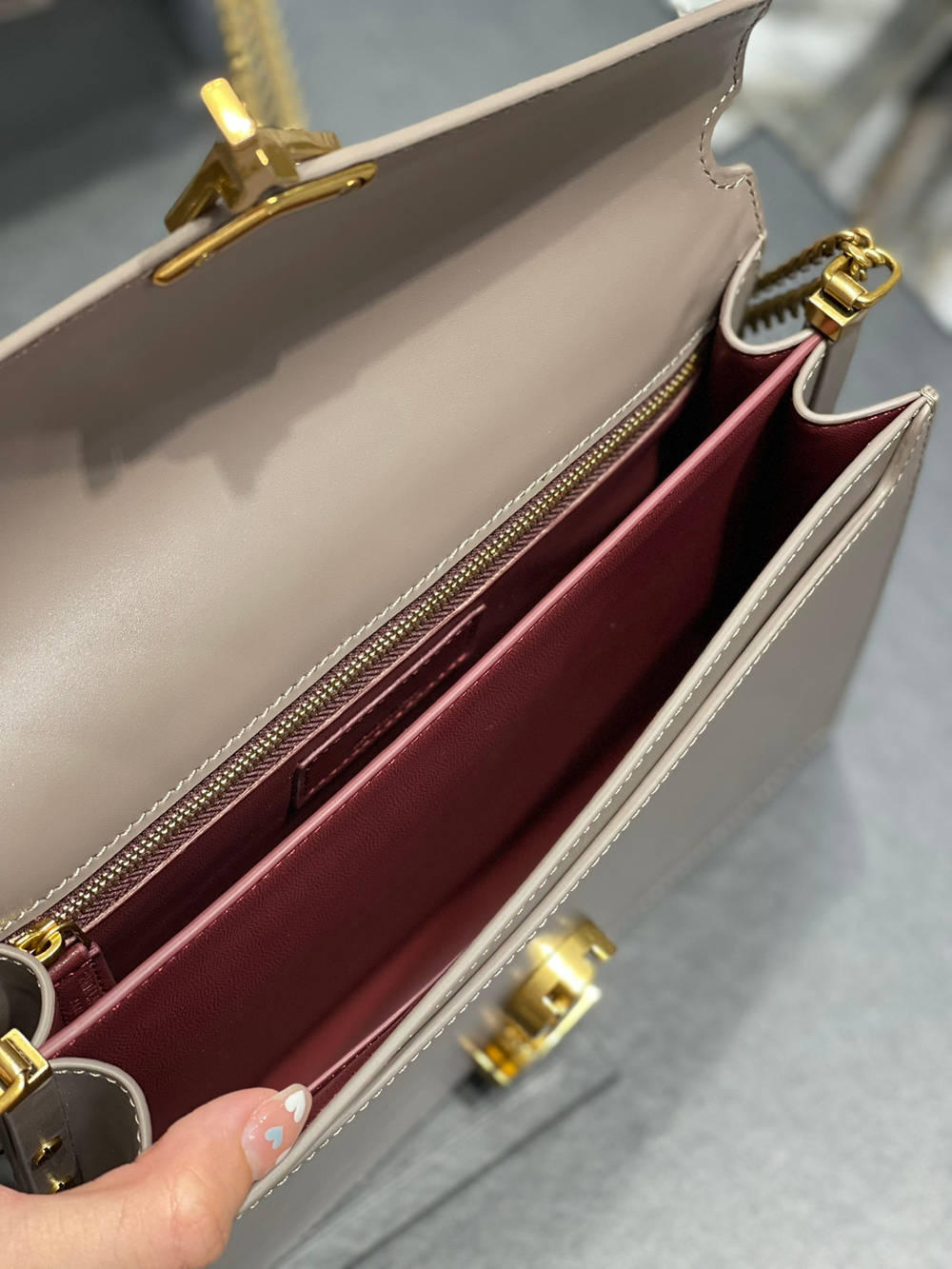 Saint Laurent Cassandra Medium 22 cm