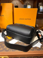 Сумка-мессенджер Louis Vuitton
