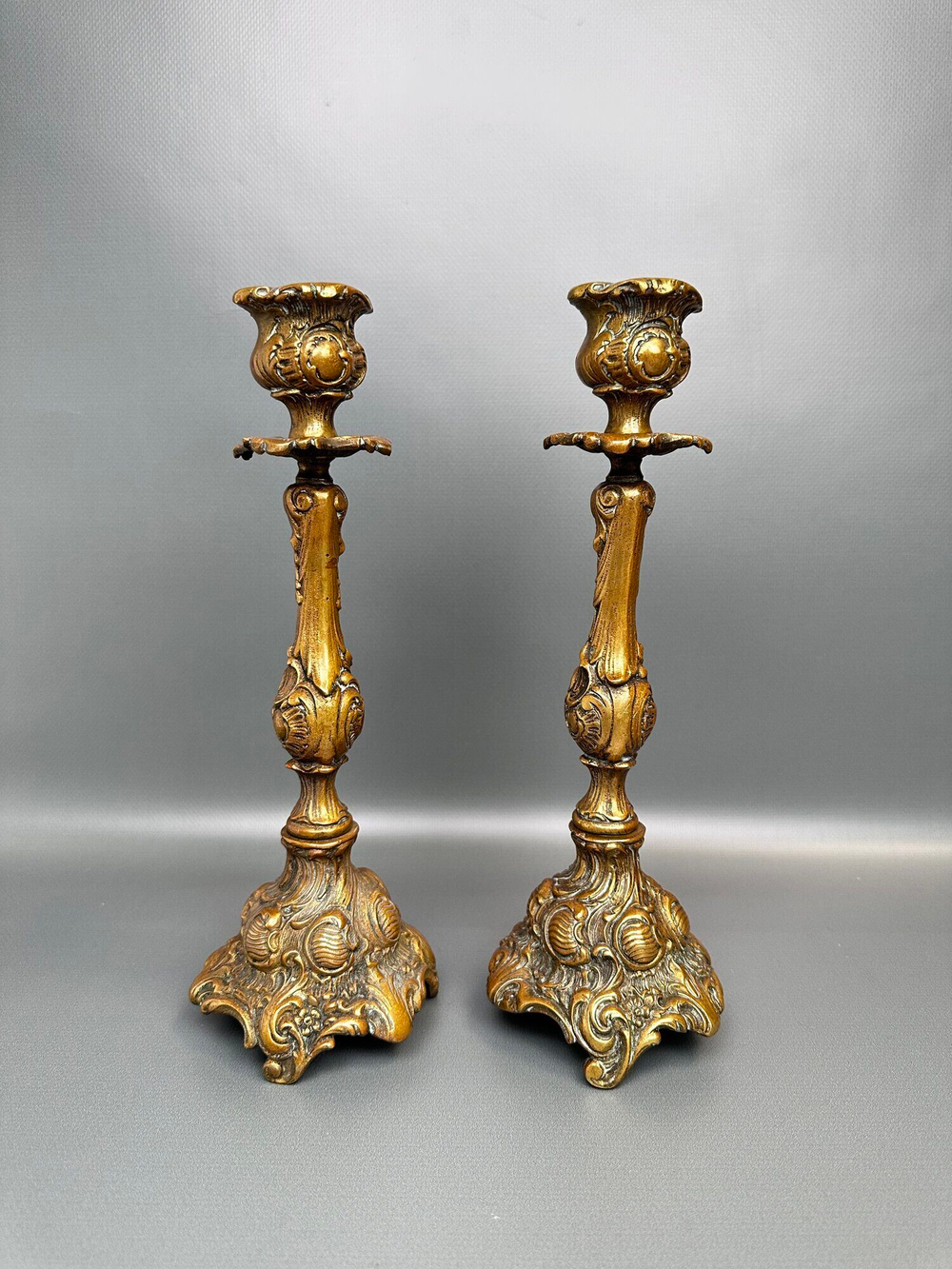 Пара подсвечников