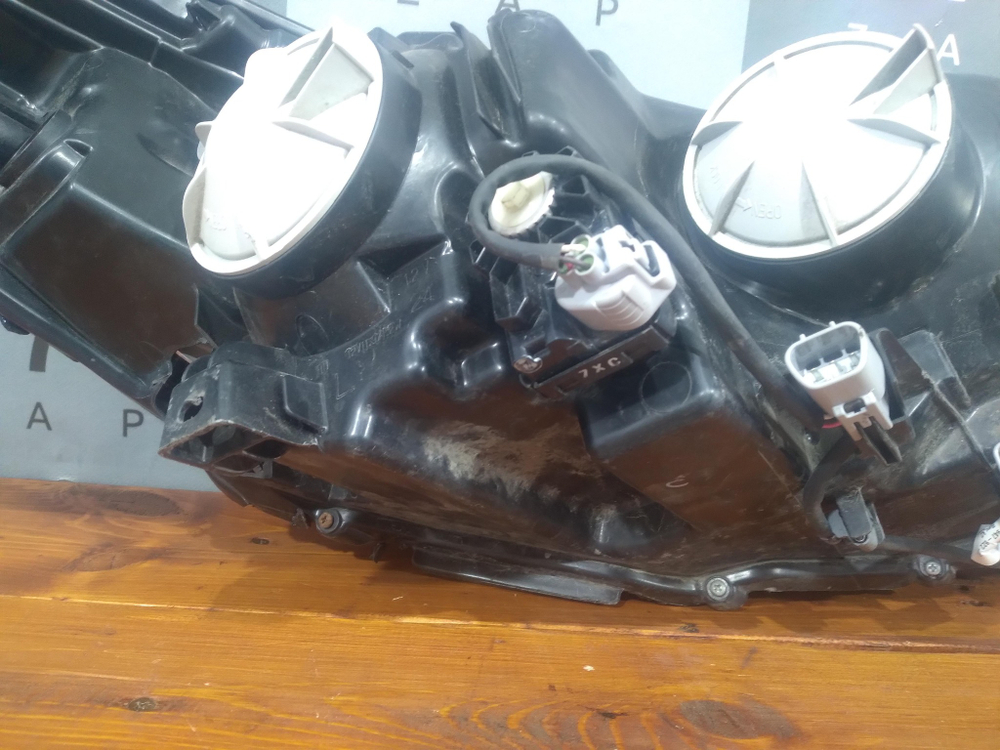 Фара левая Toyota Highlander 3 16-19 Б/У Оригинал 811500e380