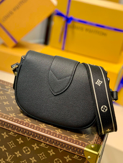 Louis Vuitton Pont 9 Soft PM