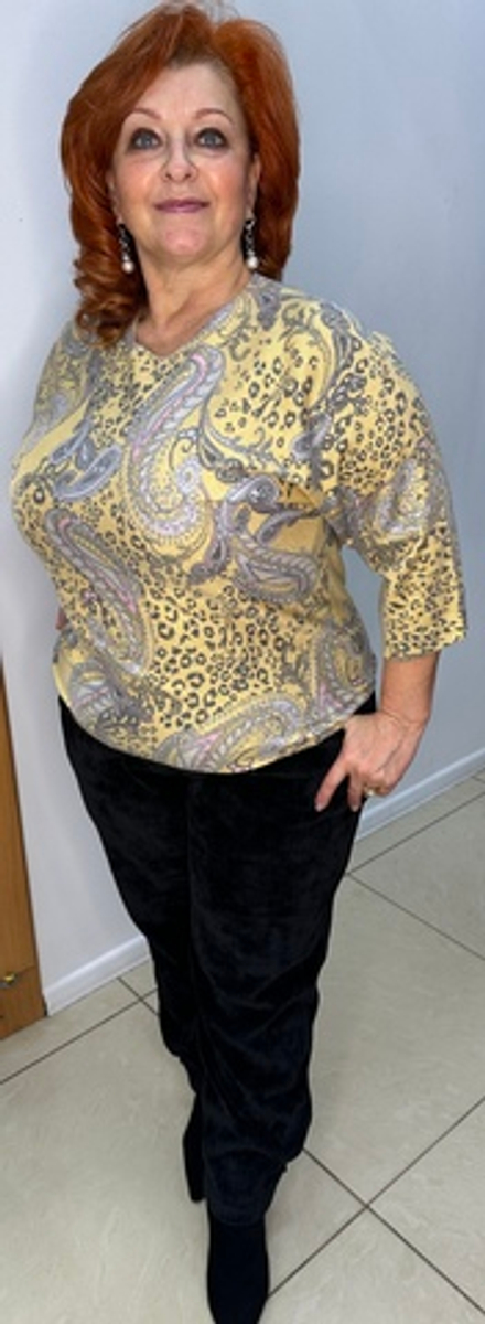 Джемпер с легким блеском и "огурцами"