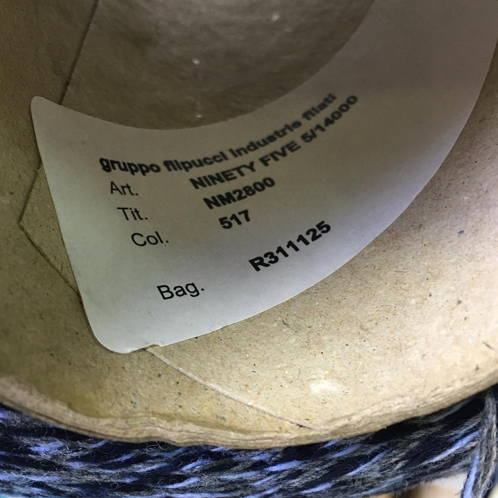 Ninetyfive - Filpucci; 95% кашемир, 5% меринос; 280м/100гр; col.517 5 нитей: 1 голубая; 2 серых; 2 темно-синих; есть мал. бобинка 261гр.S705