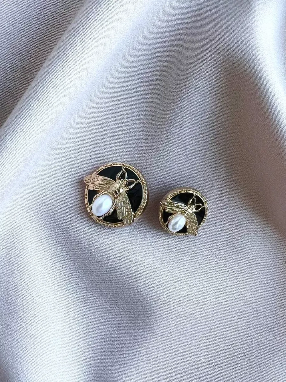 Декоративные металлические пуговицы на ножке