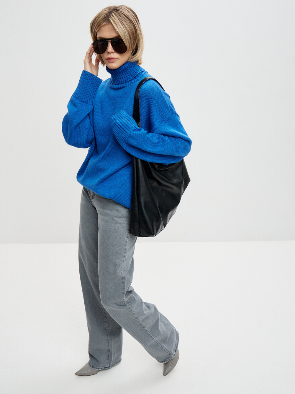 Свитер в цвете электрик