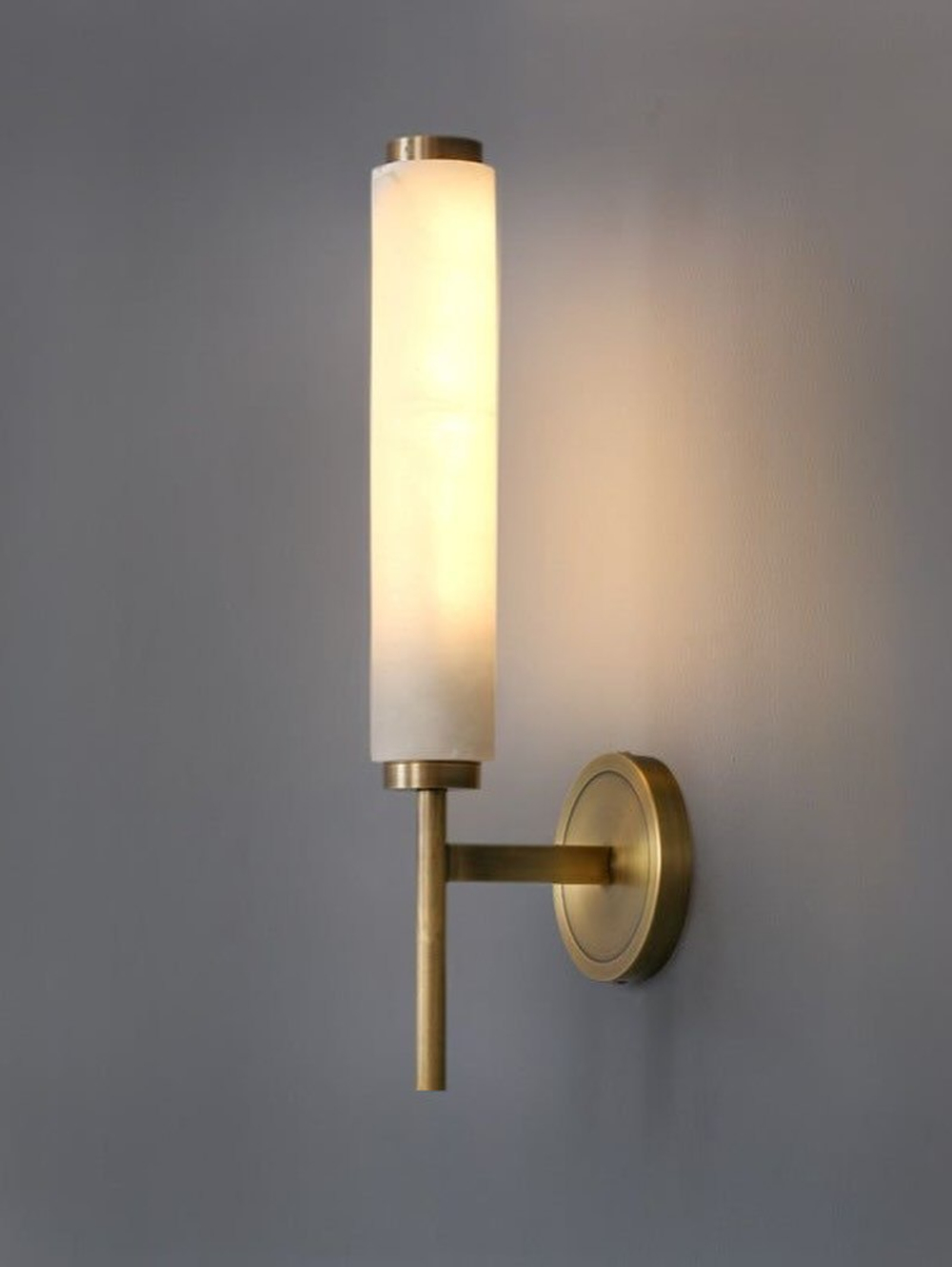 Настенный светильник в современном стиле