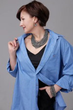 Браслет многослойный из цепей и серых радужных квадратных кристаллов, оттенки графит и серебро