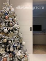 Заснеженная ель с гирляндой «Барокко» холодный свет (Литая+пвх) 210 см / 2,1 м