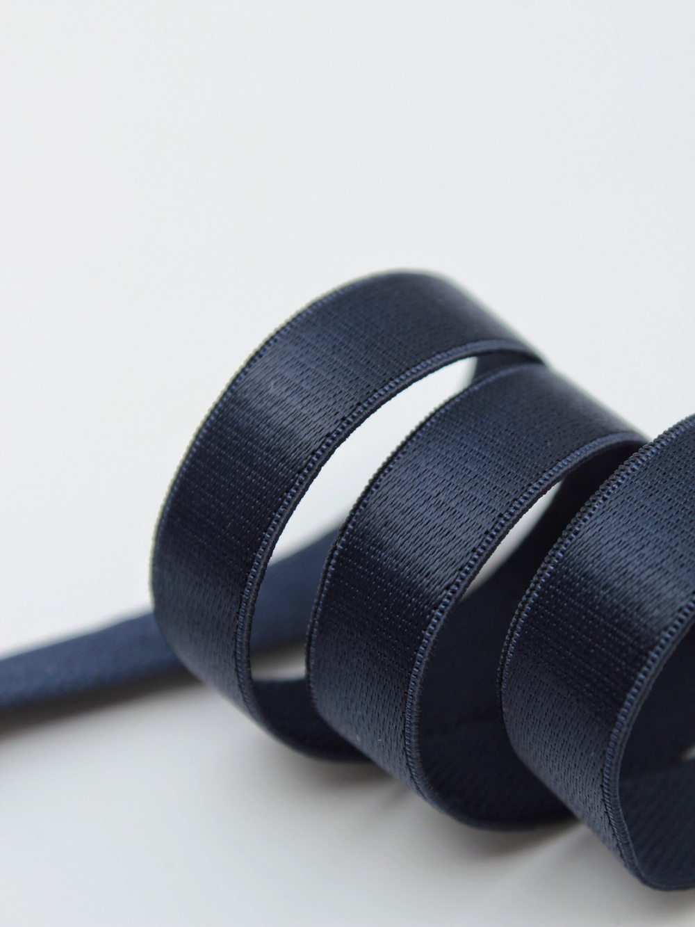 Резинка бретелечная темно-синяя глянцевая ширина 12 мм