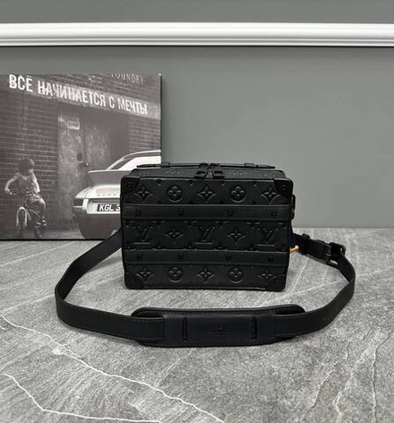 Сумка-мессенджер Louis Vuitton