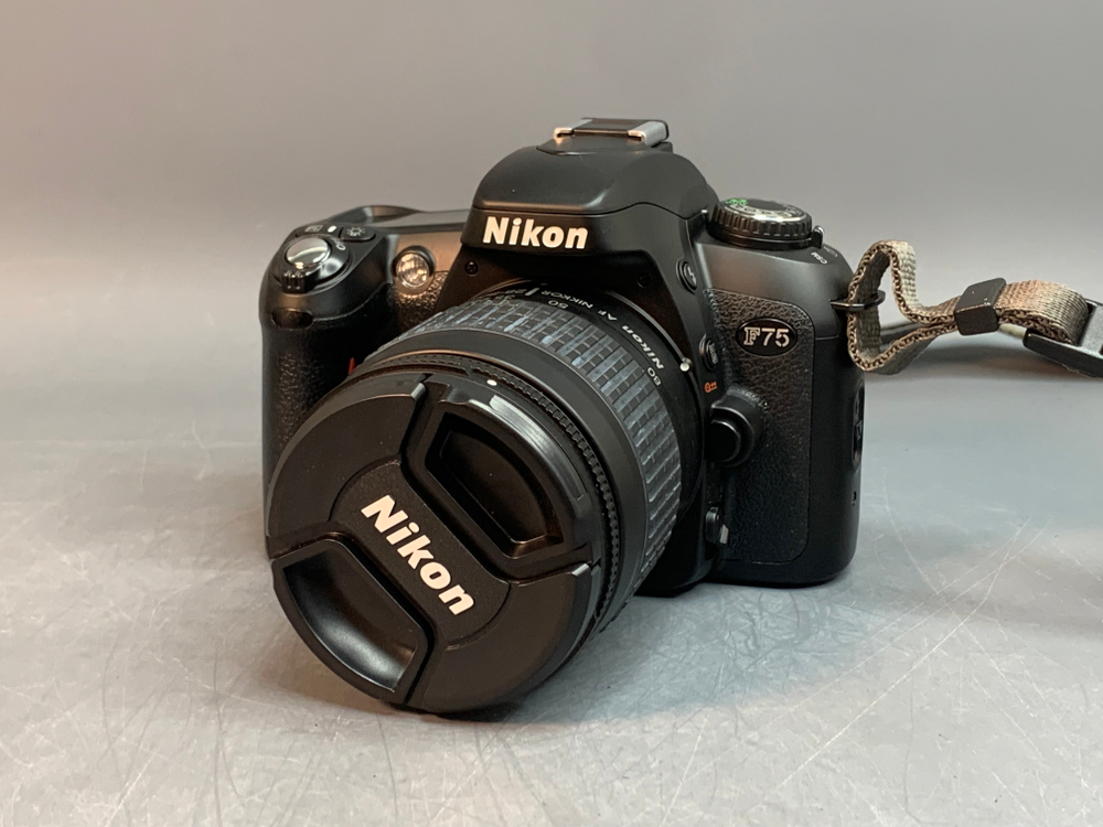 Nikon F75 Kit 28-80mm