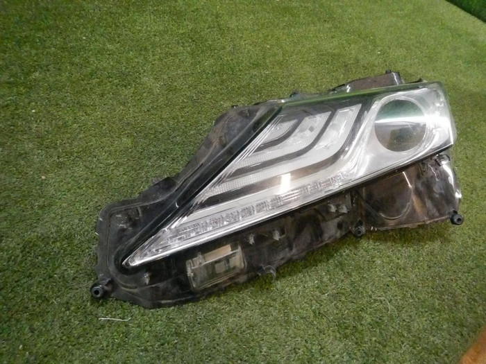 Стекло фары левое Toyota Camry xv70 (2017-2021)