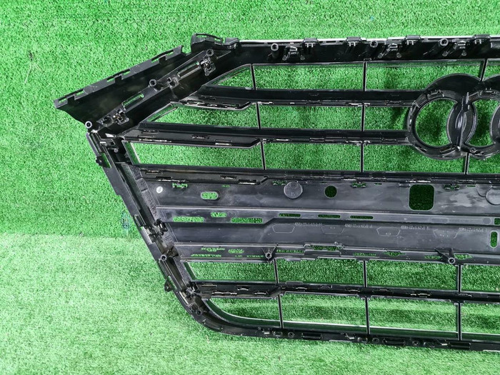 Решетка радиатора Audi A8 4 D5 (2017-2022)