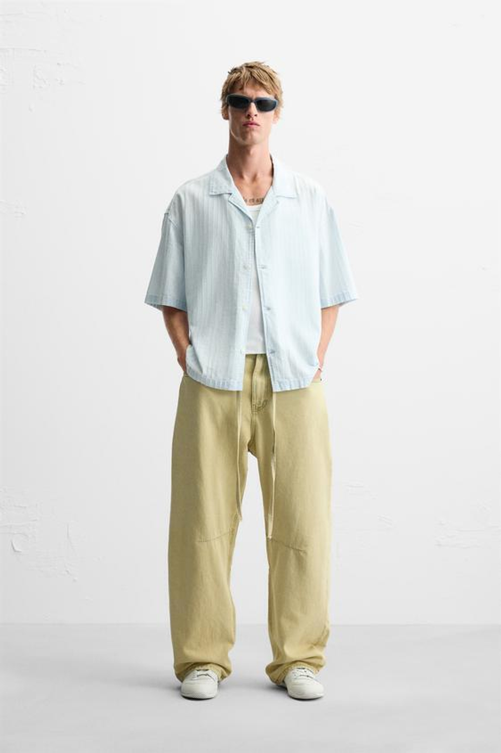 ZARA РУБАШКА ИЗ РЕЛЬЕФНОЙ ТКАНИ С ЭФФЕКТОМ ПОТЕРТОСТИ, НЕБЕСНО-ГОЛУБОЙ