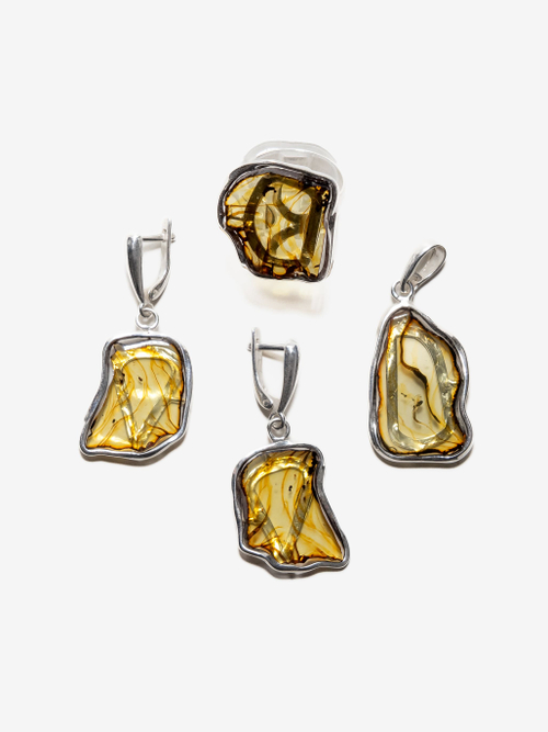 Уникальный комплект из серебра с цельным Калининградским янтарем, серебро 925 пробы