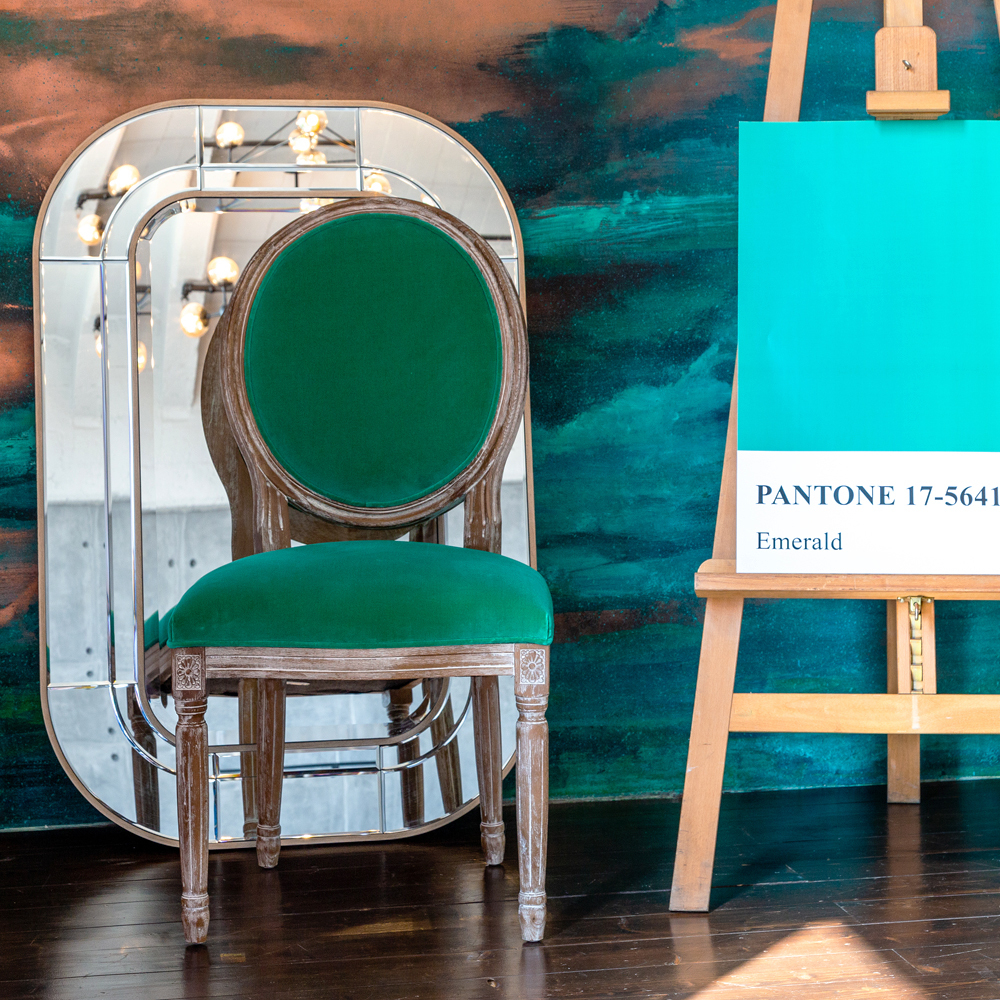 Стул Луи - Изумруд бархат лесной орех Объект мечты