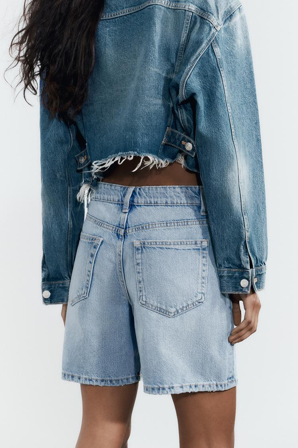 ZARA ДЖИНСОВЫЕ ШОРТЫ TRF СО СРЕДНЕЙ ПОСАДКОЙ, ГОЛУБОЙ