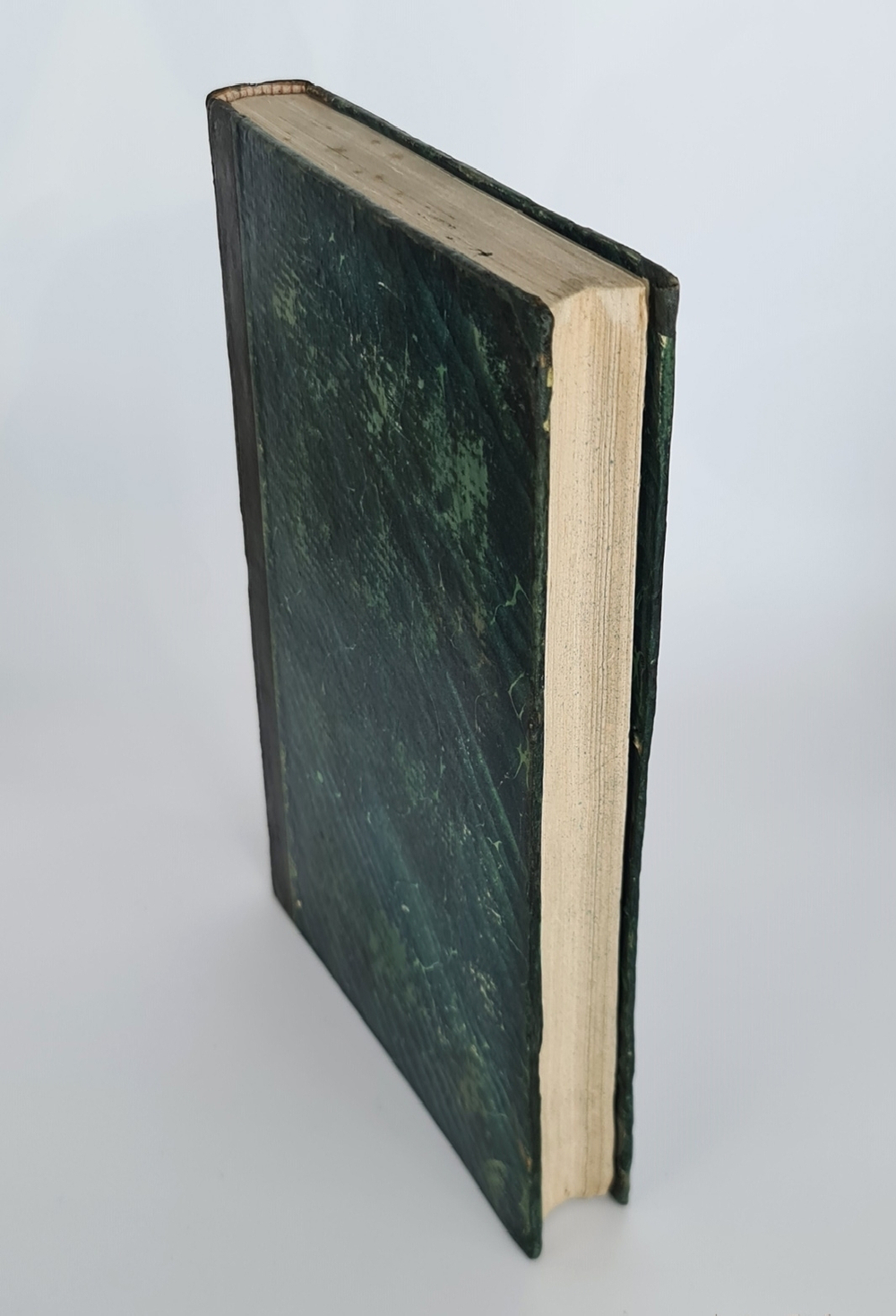 "О происхождении видов в царствах животном и растительном путем естественного подбора родичей или о сохранении усовершенствованных пород в борьбе за существование". Сочинение Чарльза Дарвина. 1864г. - редкая книга