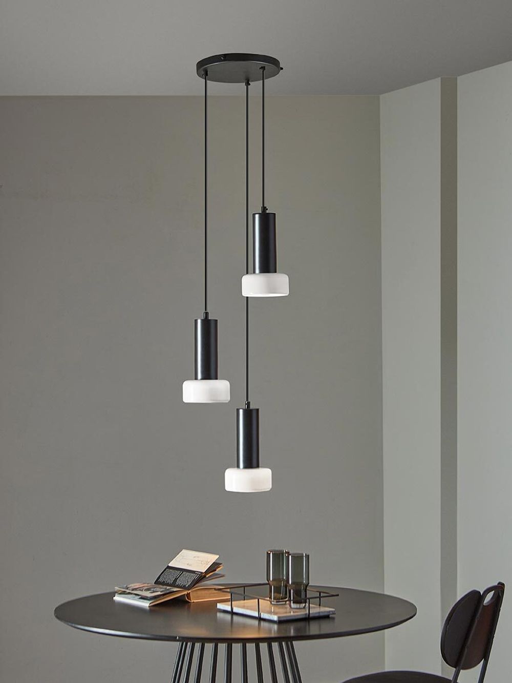 Светильник подвесной каскадный Fungus, Ø15х25 см, 3 плафона, белый/черный