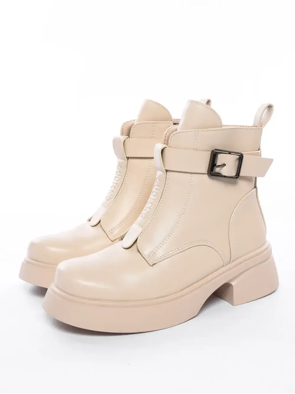 Зимние ботинки на высокой платформе