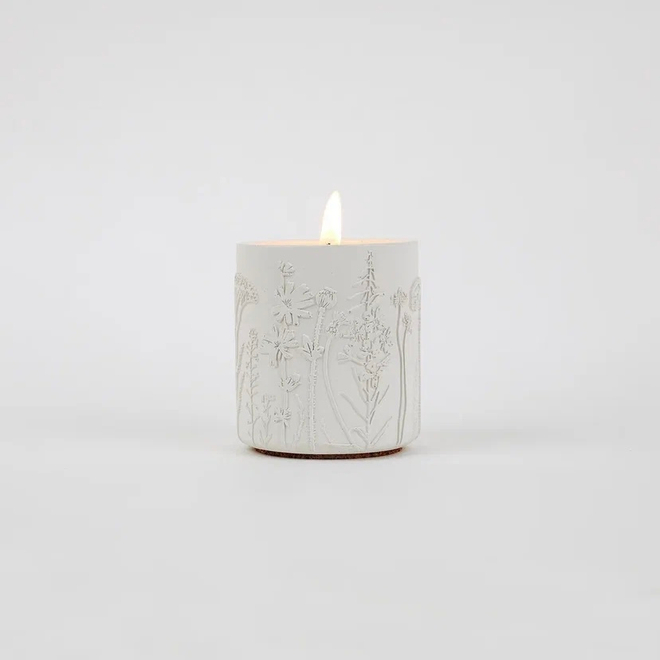 Соевая свеча "MAY MEADOW" с барельефом 200ml