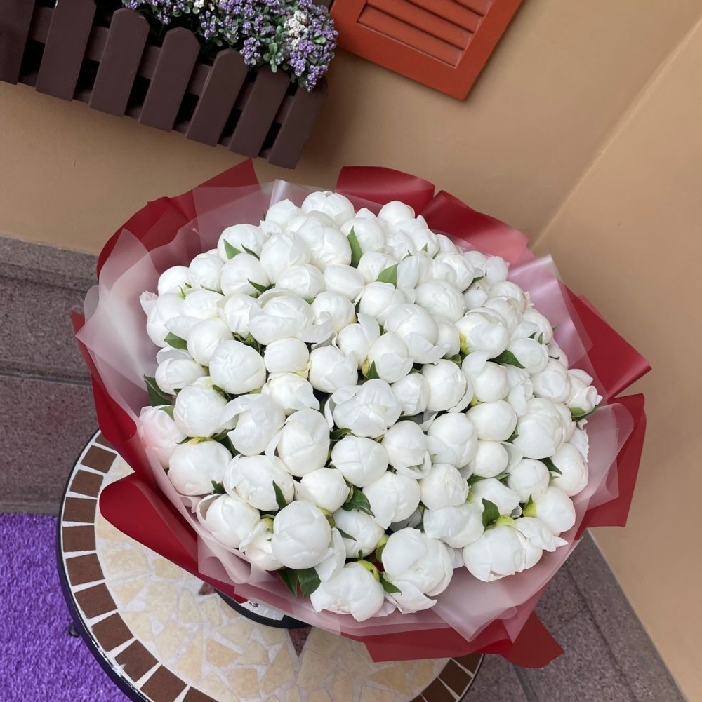 Букет из пионов «101 Пион Дюшес»