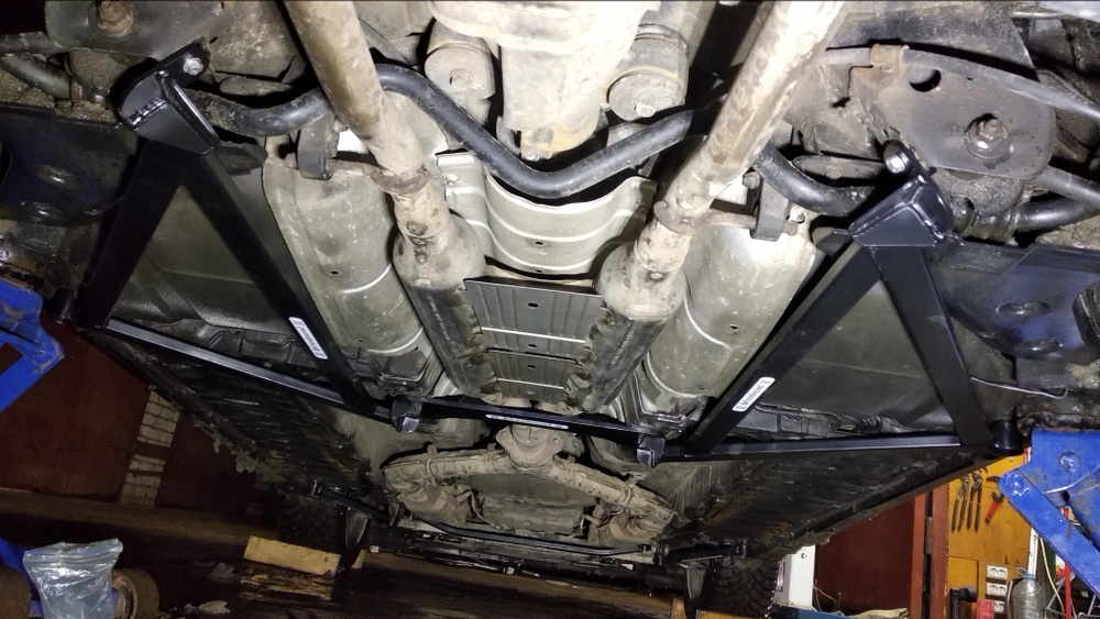 Распорки средние нижние боковые Infiniti G 4 (IV-ого поколения) (ПОД ЗАКАЗ)
