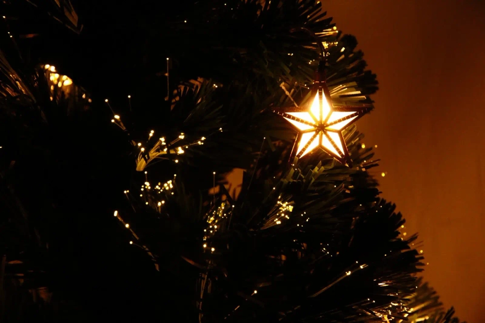 Елка 120 см светодиодная «Ночная искра» оптоволокно + звезды (125 веток)