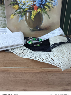 Нежный жемчужный браслет со стеклянным тюльпаном