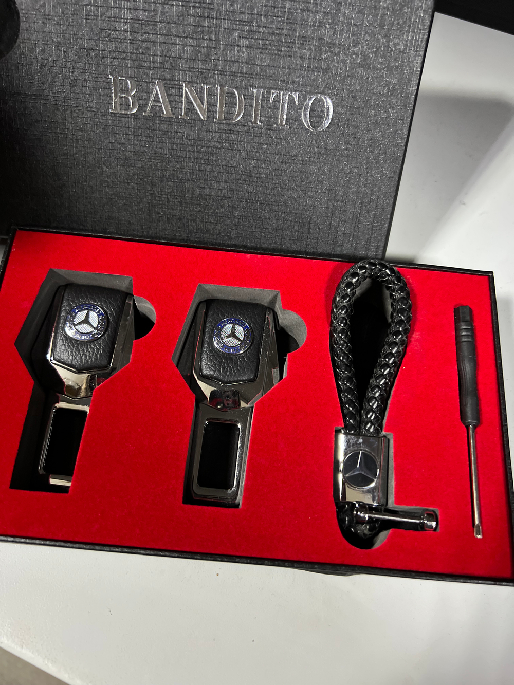 Заглушка ремня безопасности НАБОР "МЕРСЕДЕС" (2заглушки+брелок+отвертка) K-105MB